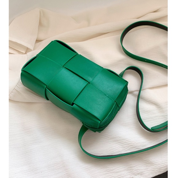 Green Faux Vegan PU Leather Crossbody Bag - Picture 2 of 8